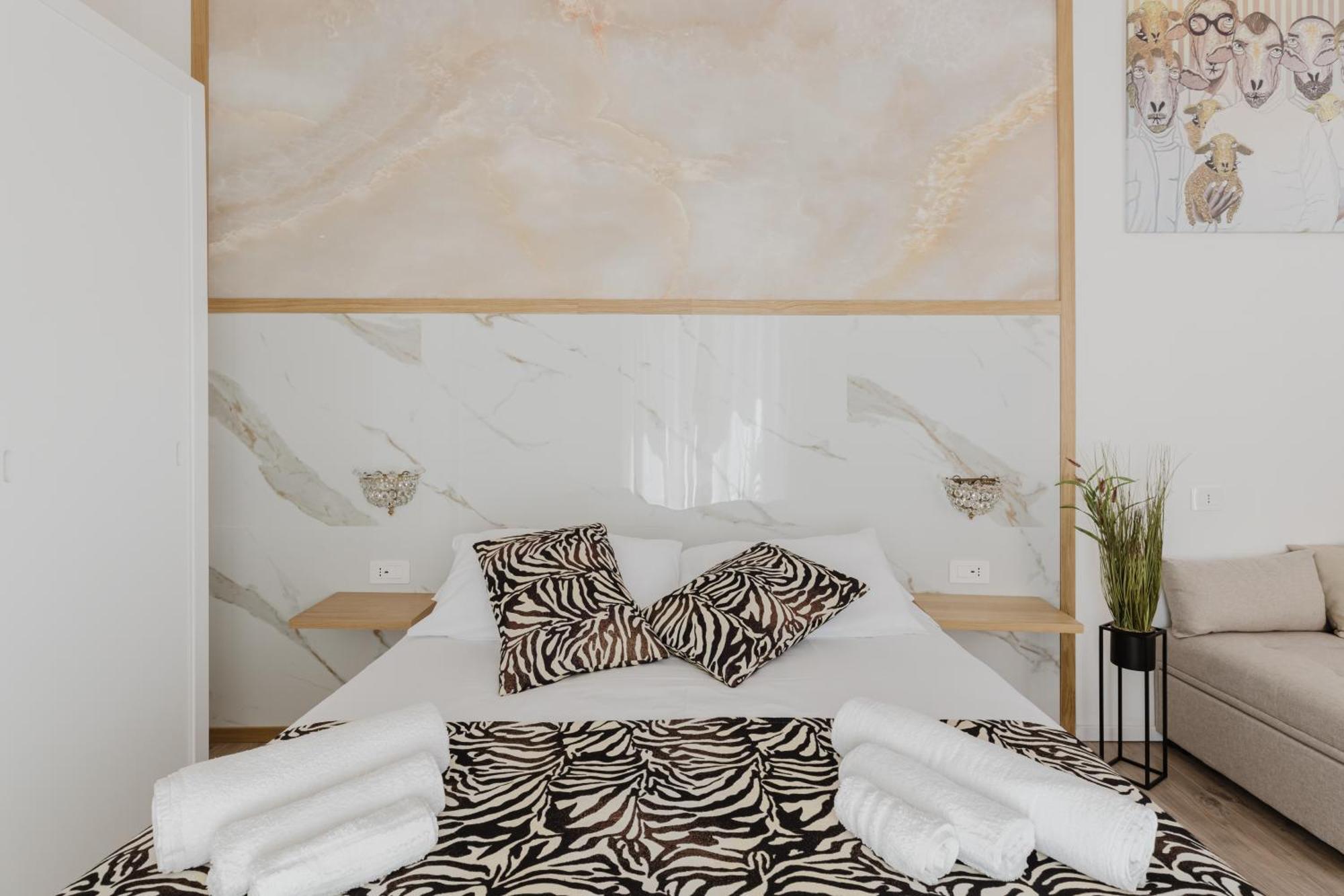 New Elegance Suites Guesthouse オリスターノ エクステリア 写真
