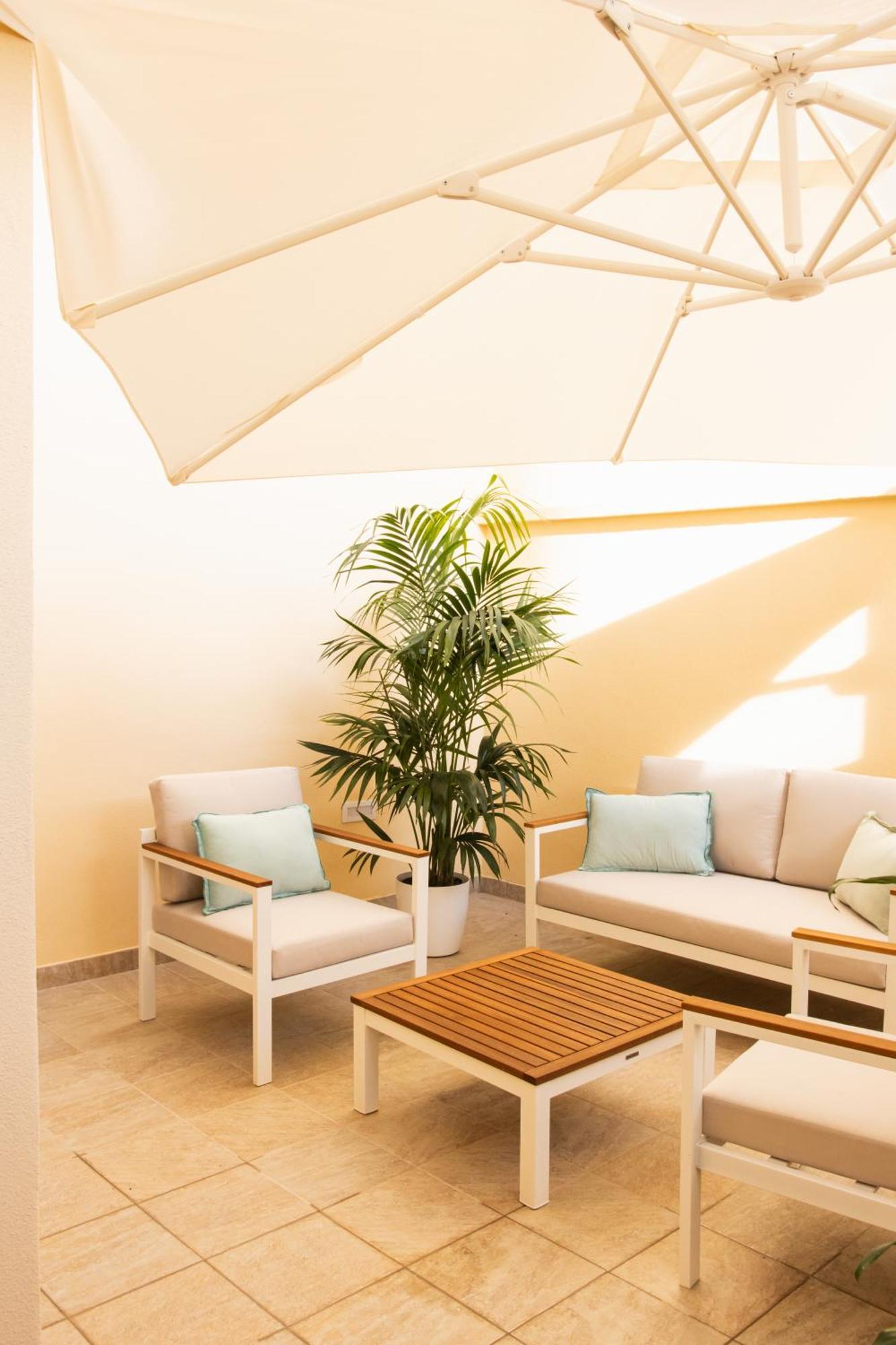 New Elegance Suites Guesthouse オリスターノ エクステリア 写真