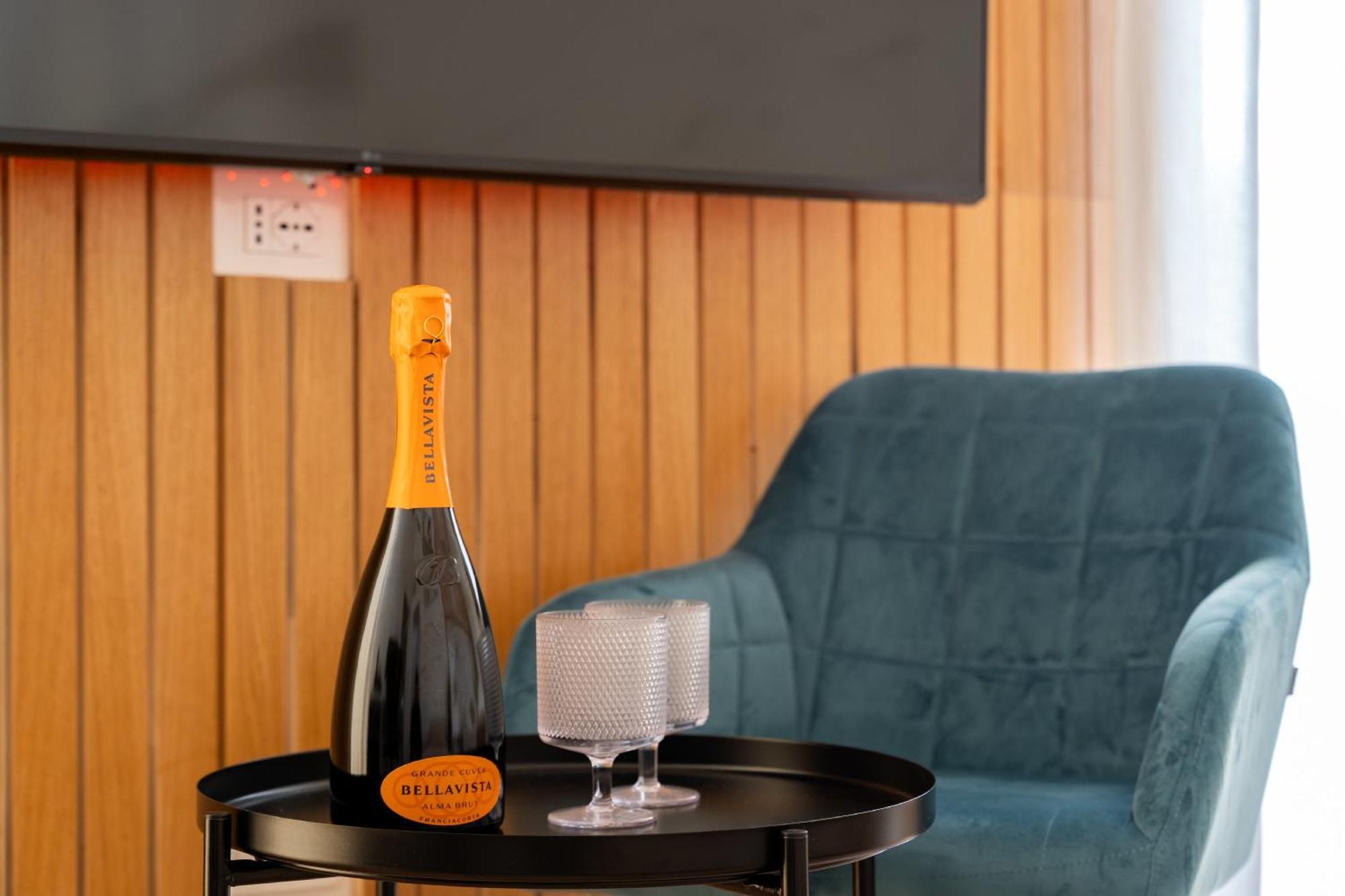 New Elegance Suites Guesthouse オリスターノ エクステリア 写真
